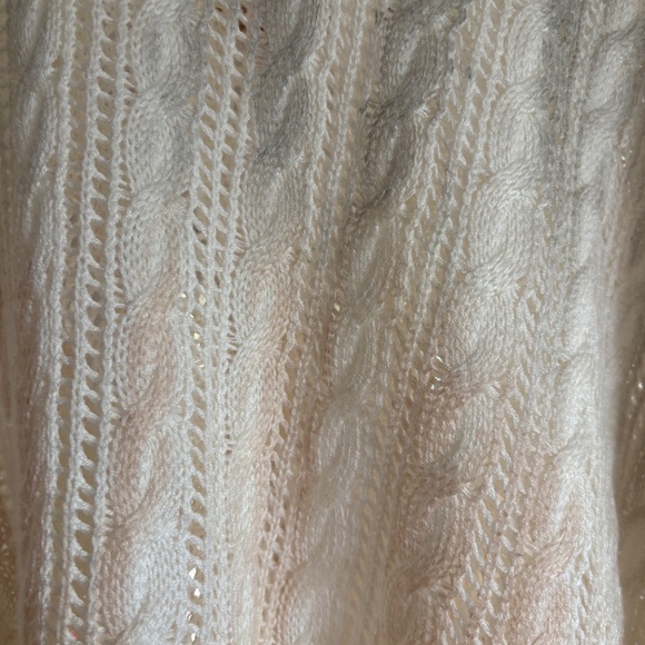 POL Medium Oversized Vneck White Sweater - Picture 3 of 3